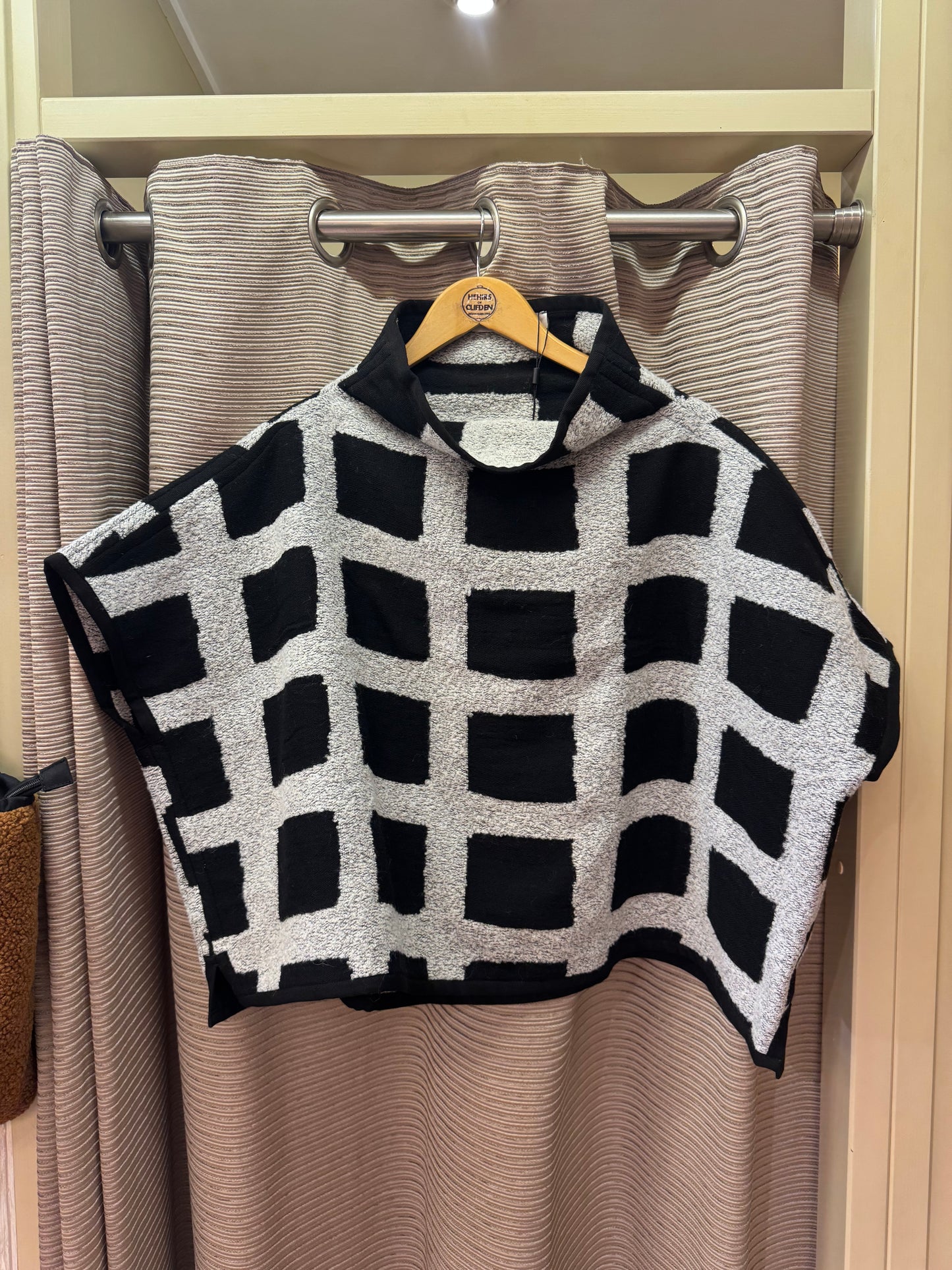 Elsewhere Half Sleeve Top Reversable