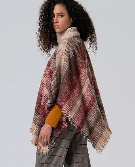Surkana Plaid Poncho with Zipper Maroon