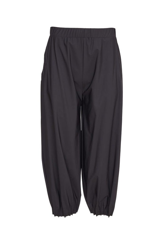 Naya Trousers With Pin Tuck Hem-Black