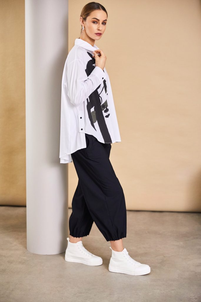 Naya Trousers With Pin Tuck Hem-Black