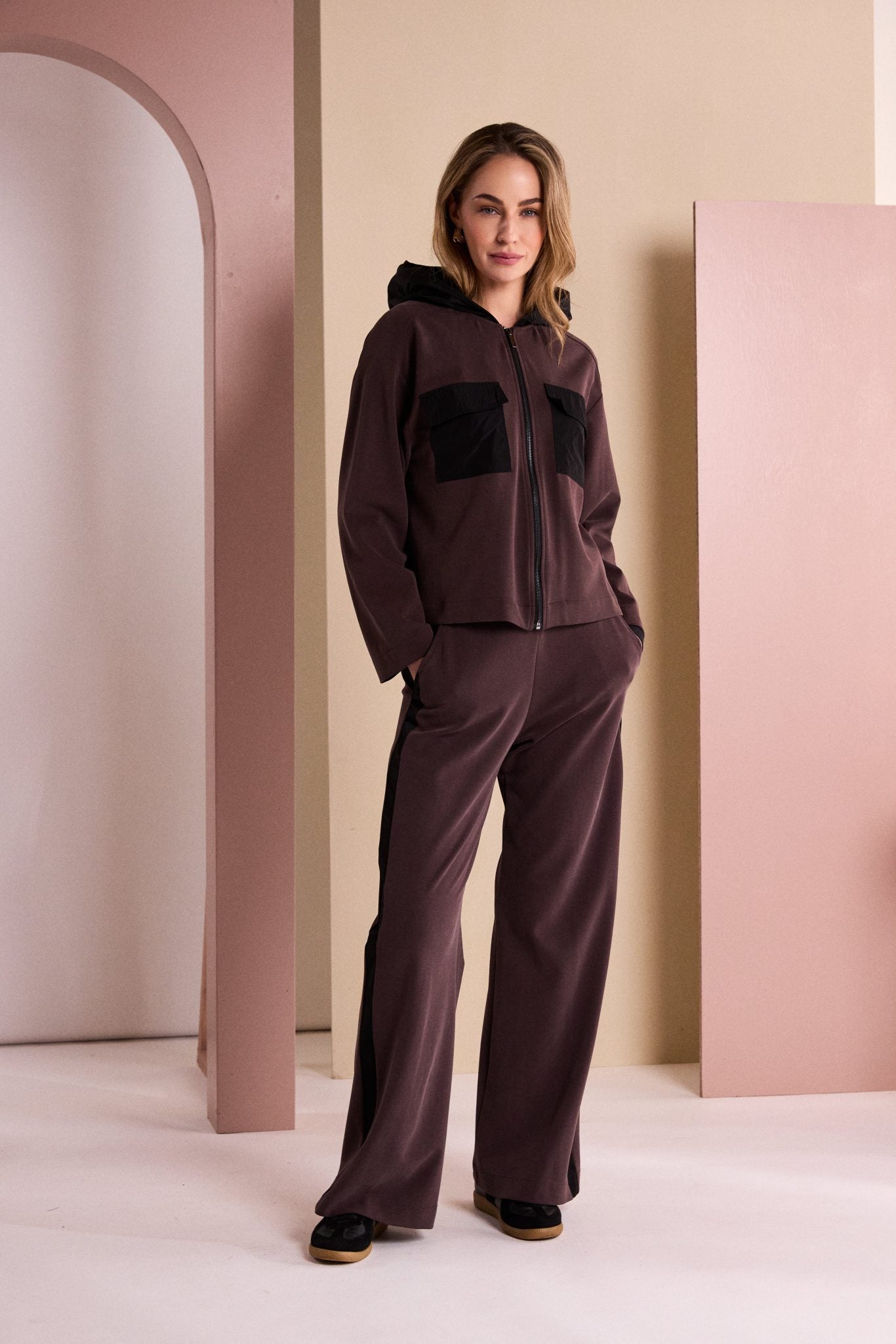 Naya Wide Leg Pull Up Trouser With Contrast Panel