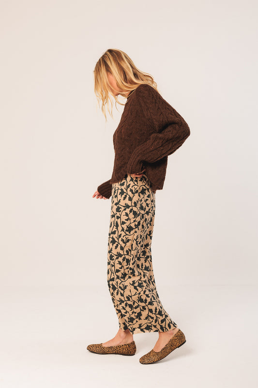 Indi & Cold CABLE-KNIT CROP SWEATER Chocolate