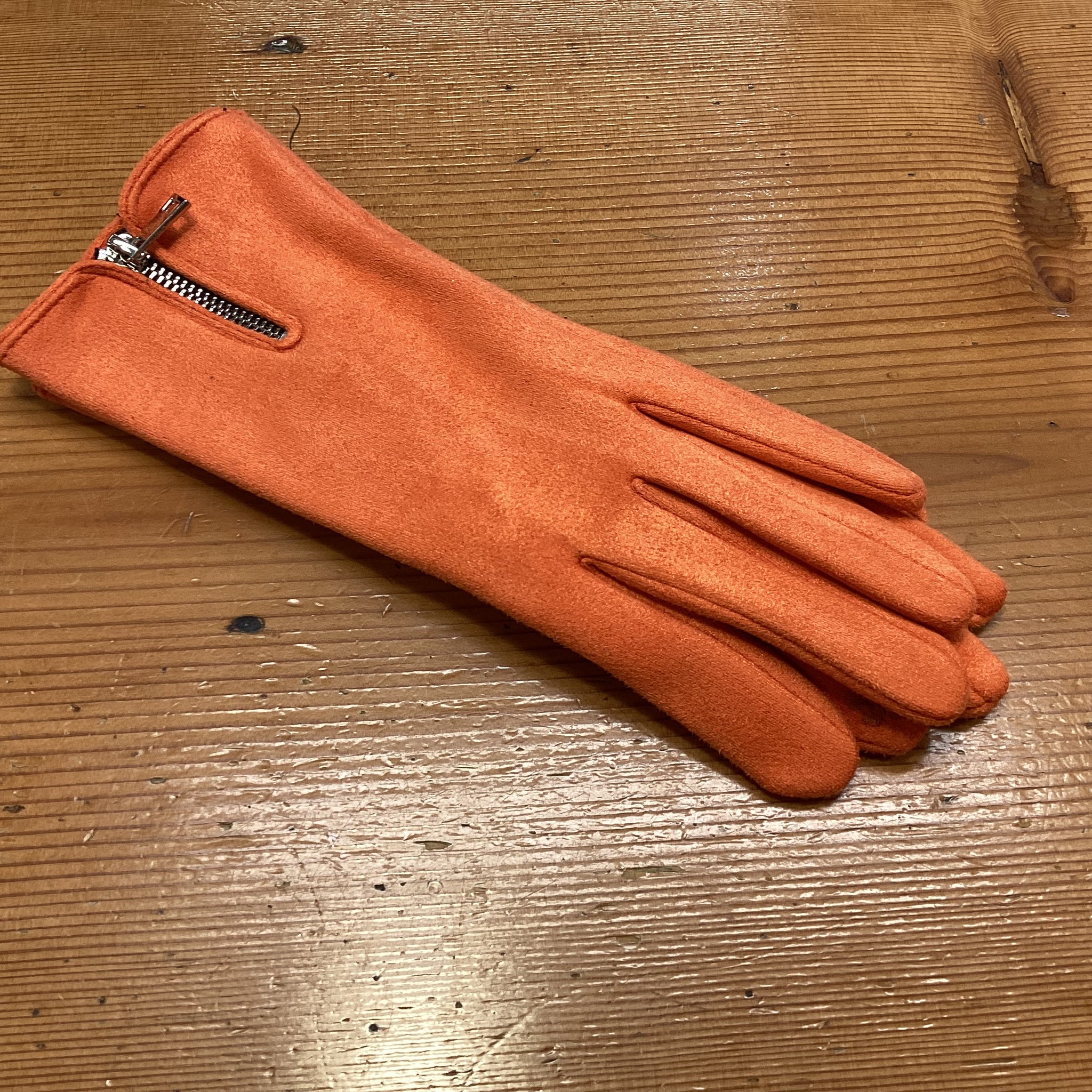 Gloves with zip