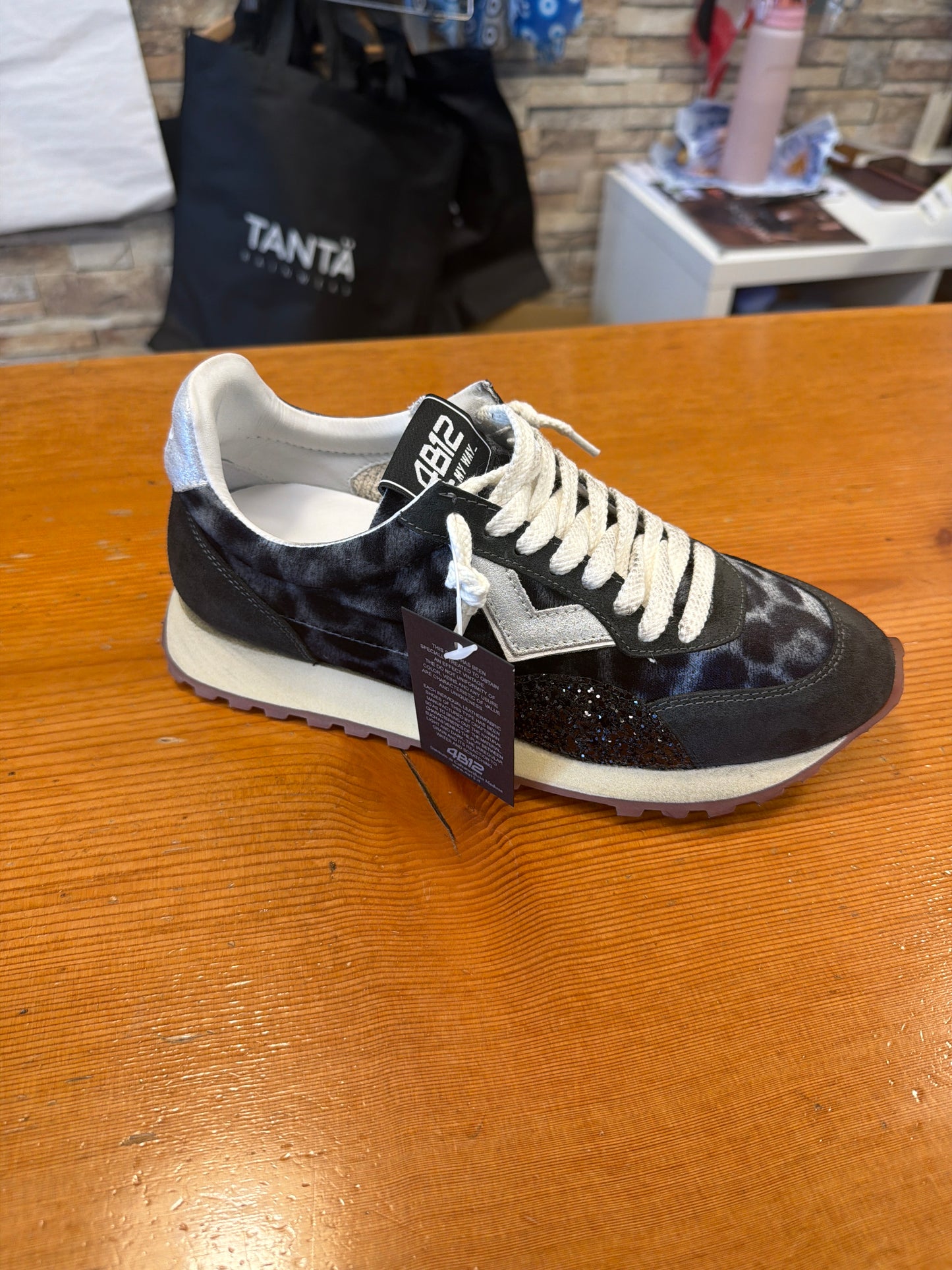 4B12 Vintage Run Grey Leo Trainers