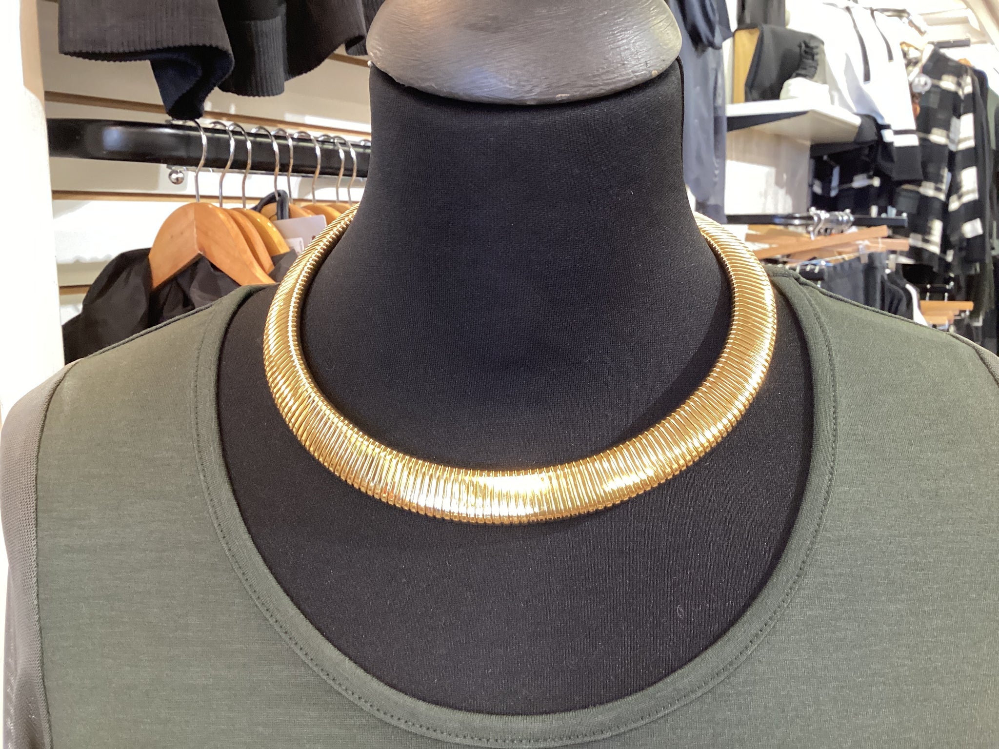 Choker necklace Gold