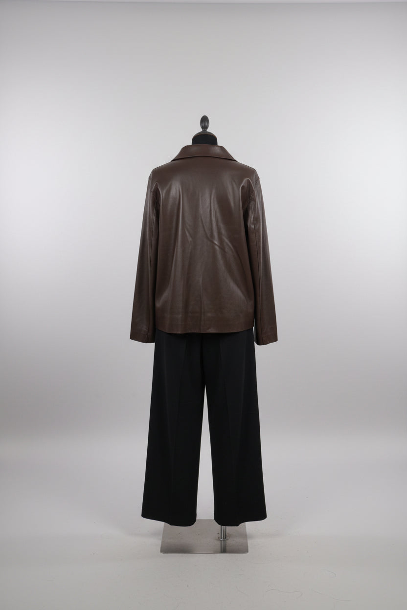 studio, save the exact shape and keep the trousers