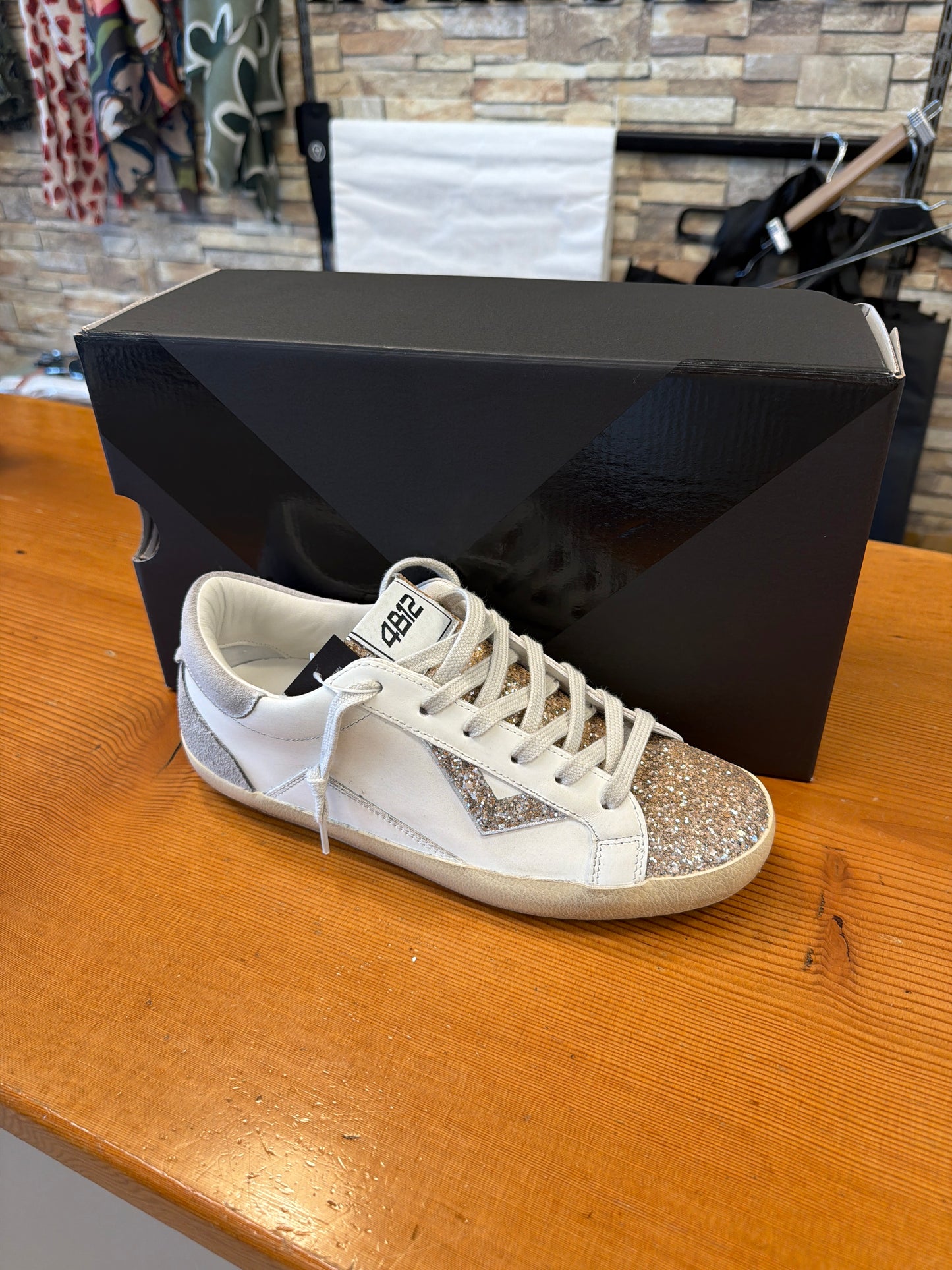4B12 Supreme Gold Glitter Trainer
