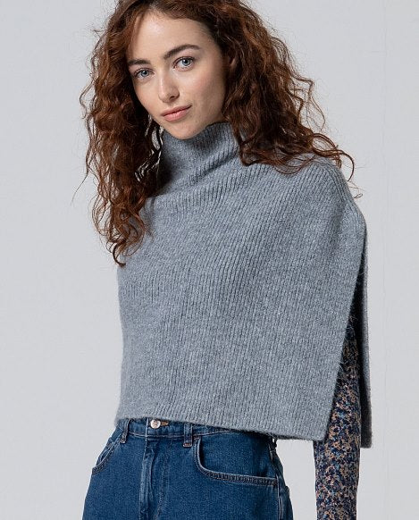 Surkana Asymmetrical short poncho with perkins collar Grey