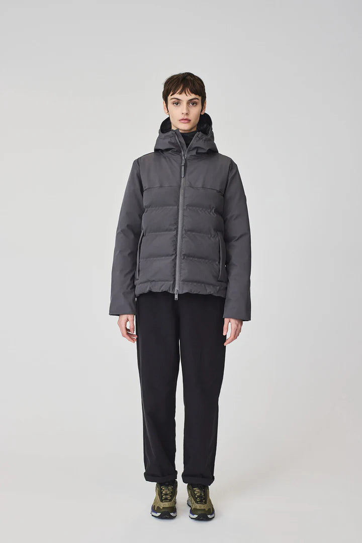 Tanta Tempesta Coat Magnet