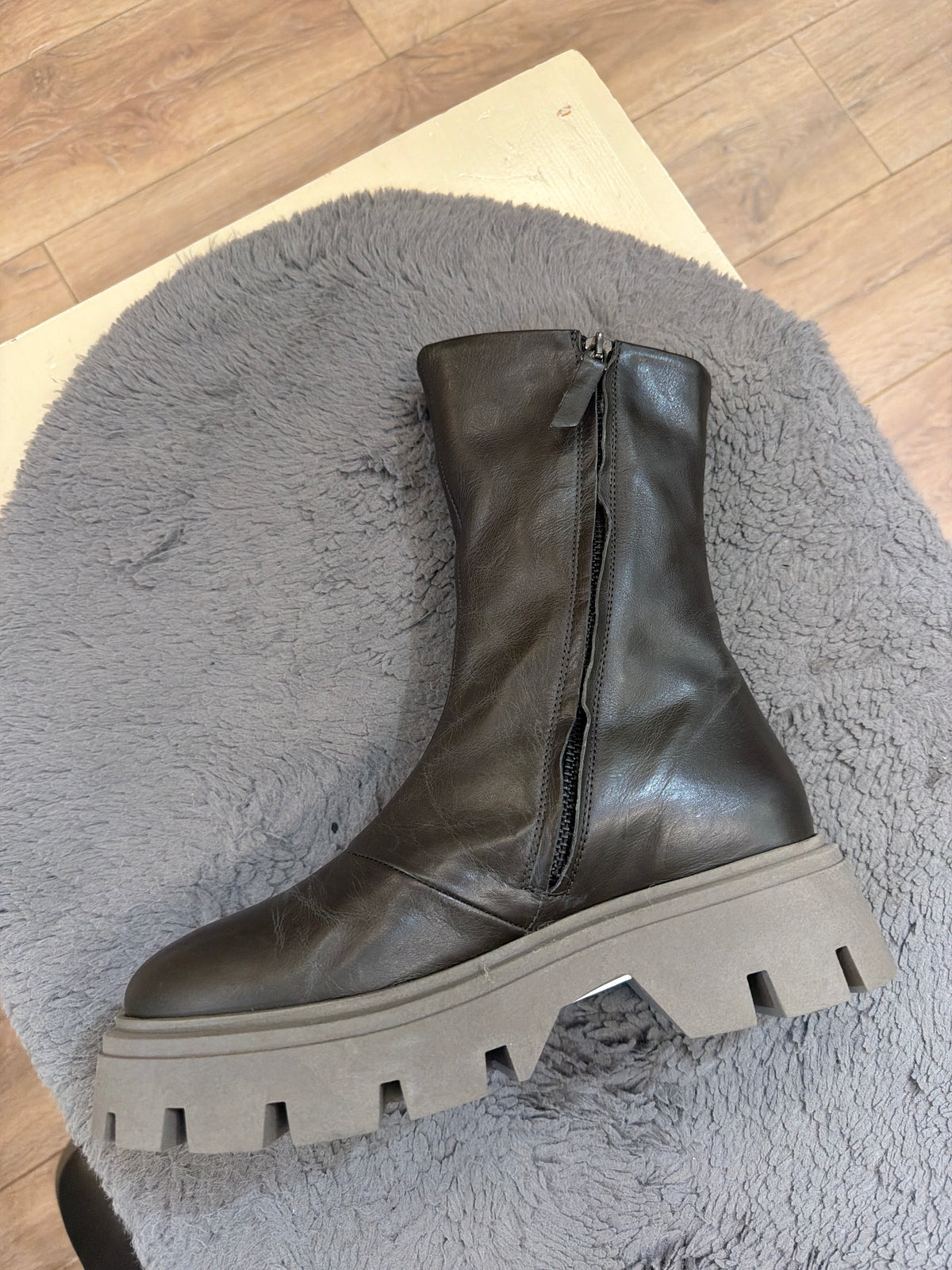 Ernesto Dolani Santiago Boot