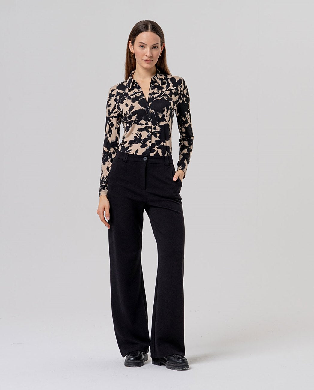 Surkana Straight-leg trousers Black