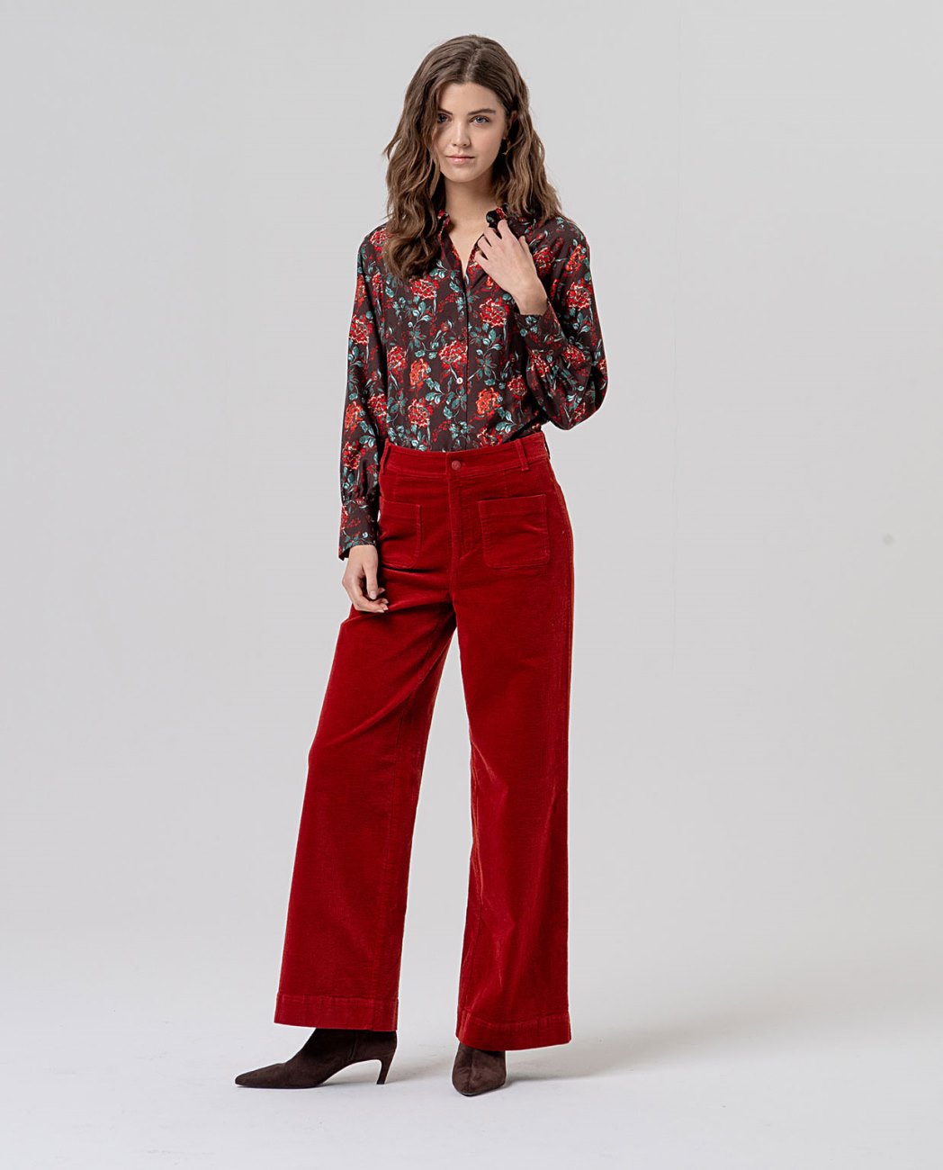 Surkana Wide-leg trousers with patch pockets English Red
