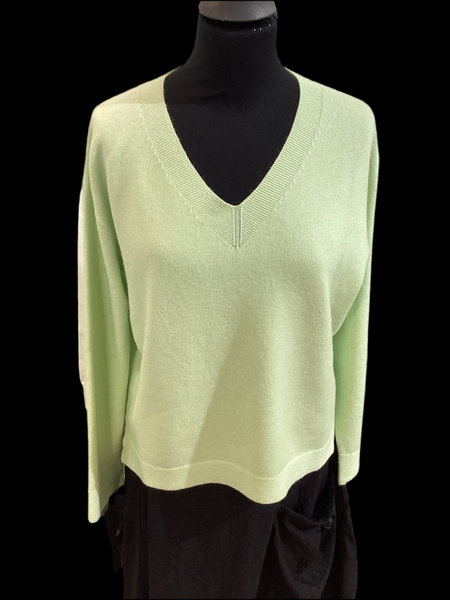 Art V-neck Sweater lime