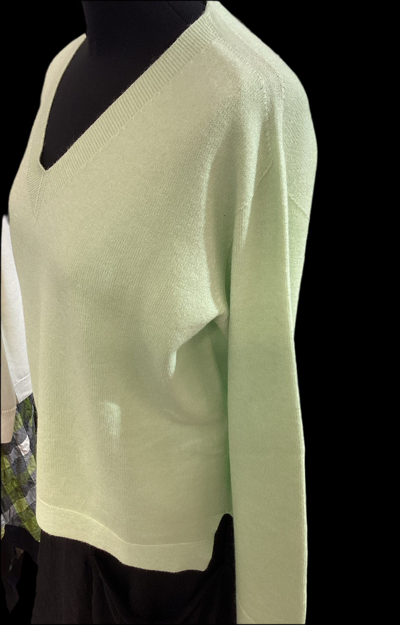 Art V-neck Sweater lime