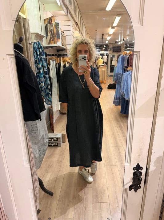 NEIRAMI Short Sleeved Dress Deep Blue