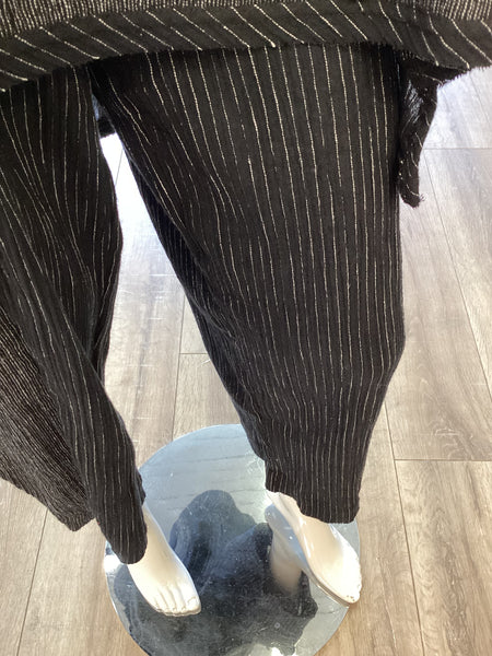 OZAI N KU Trousers Black