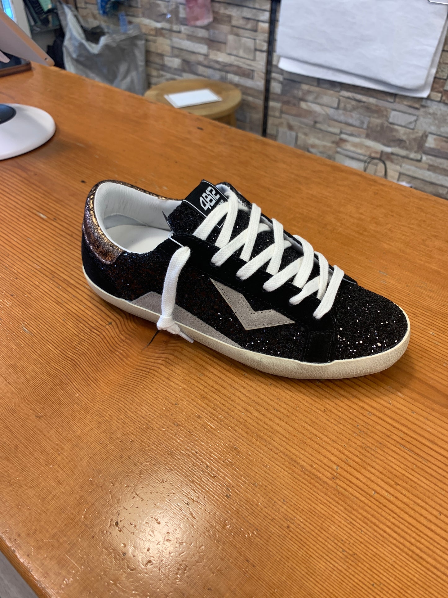 4B12 Suprime Trainers D8022 Dark Glitter (Black)