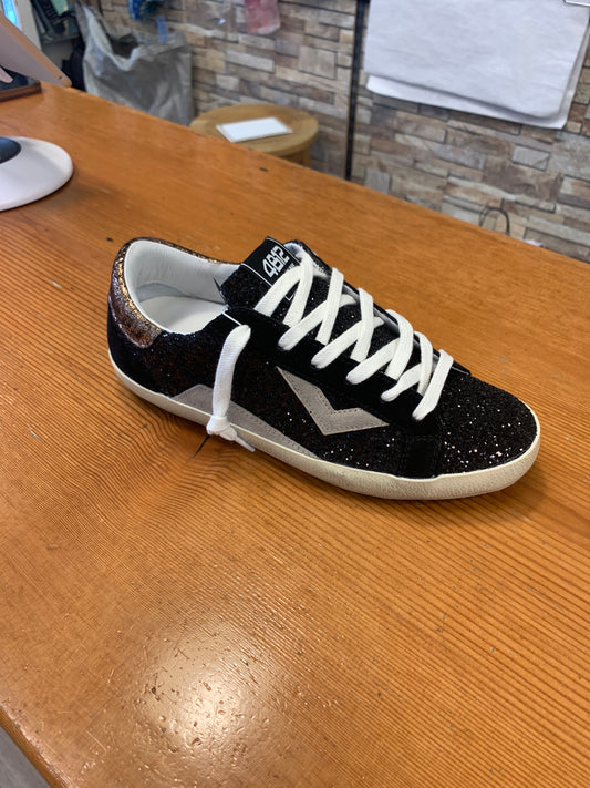 4B12 Suprime Trainers D8022 Dark Glitter (Black)