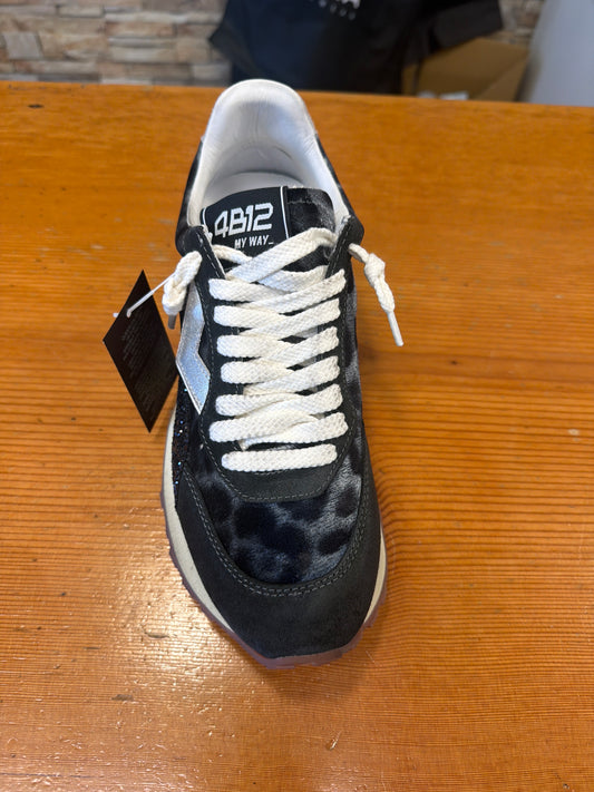 4B12 Vintage Run Grey Leo Trainers