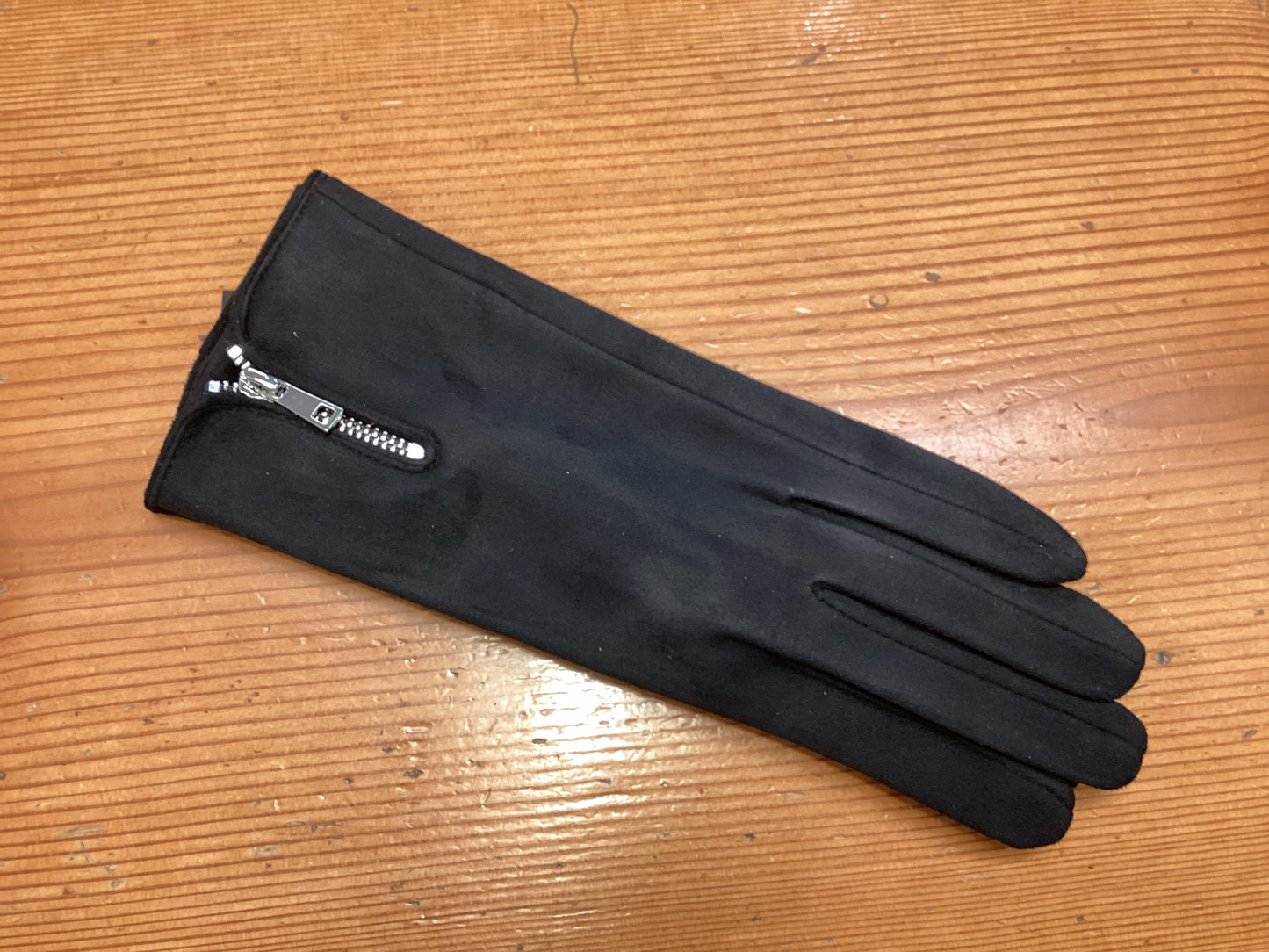 Gloves with zip