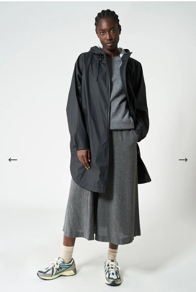 Tanta Sky Raincoat-Black