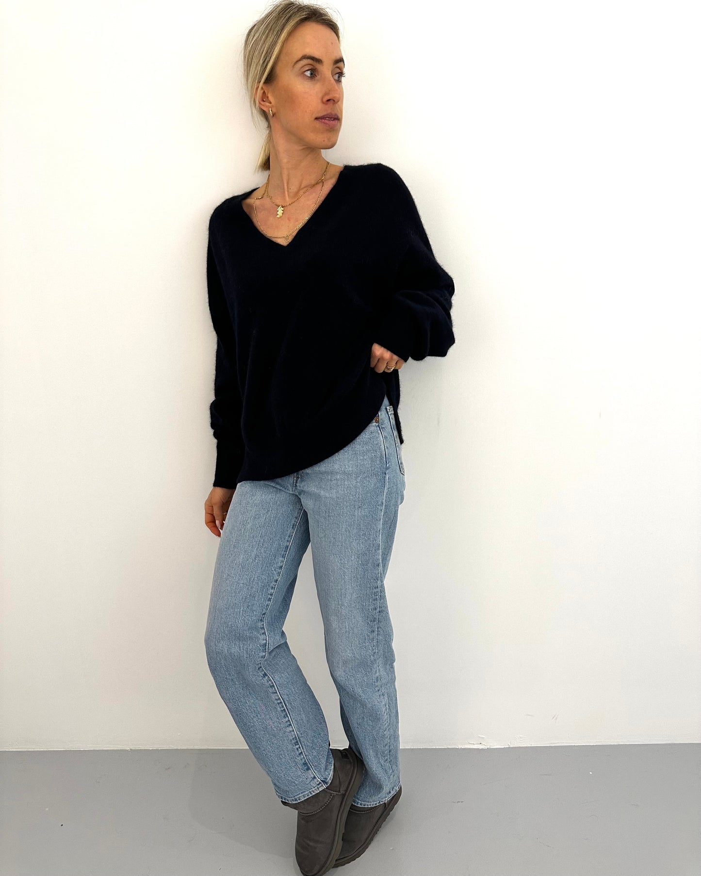 TWNS Boulder V-Neck Sweater Navy