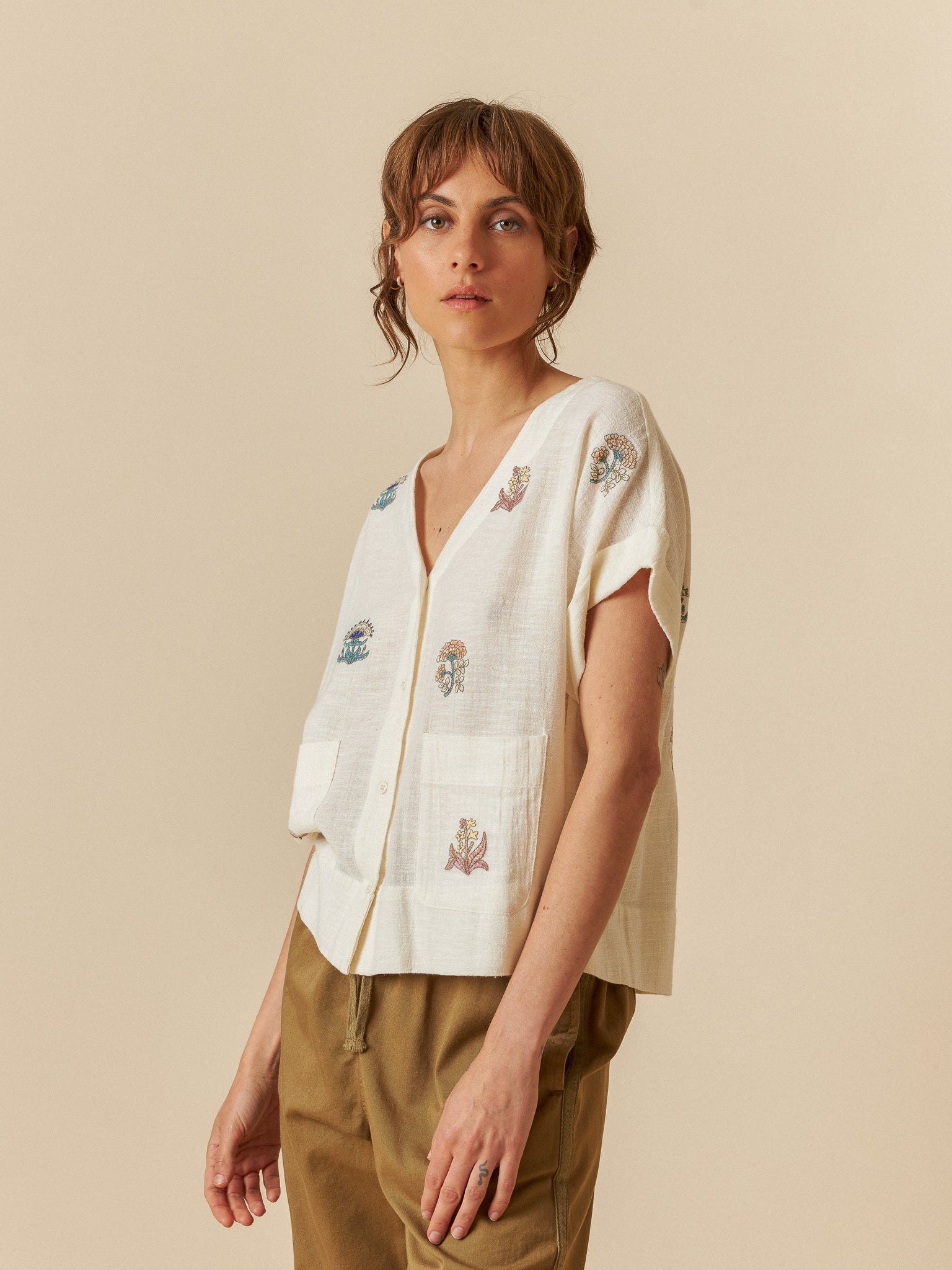 INDI & COLD MULTI-COLOR EMBROIDERED SHIRT CREAM