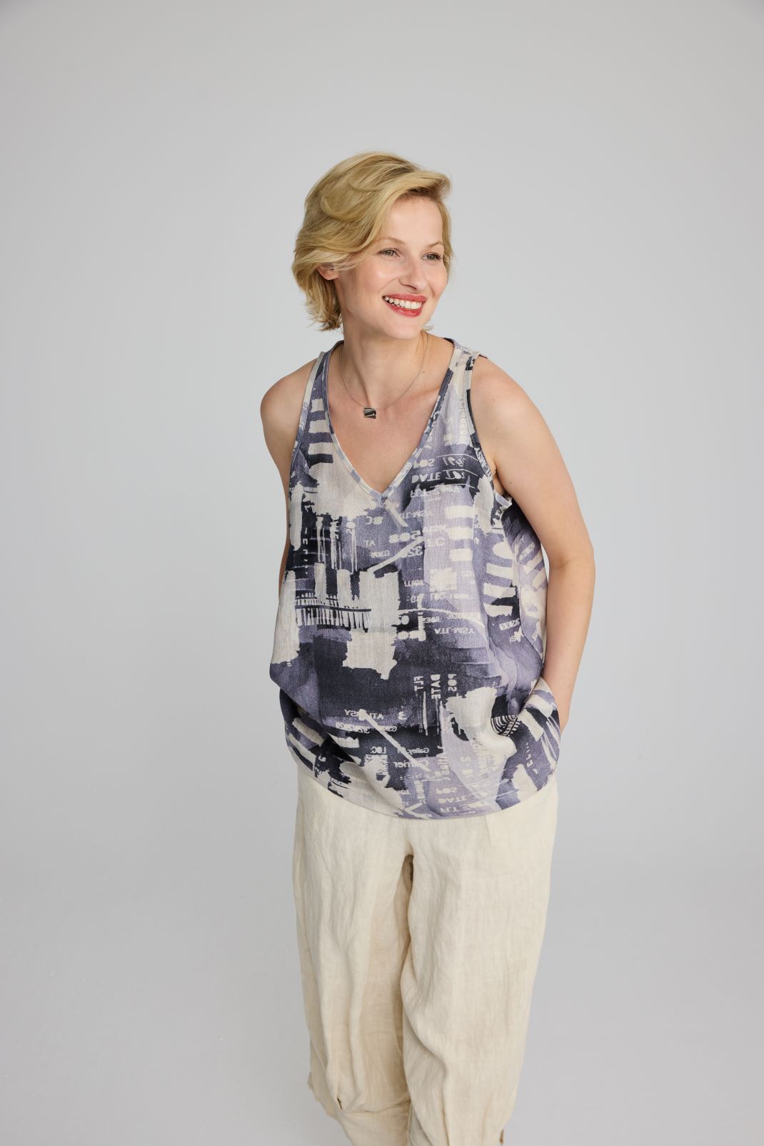 Luukaa V-Neck Linen Top Anthracite