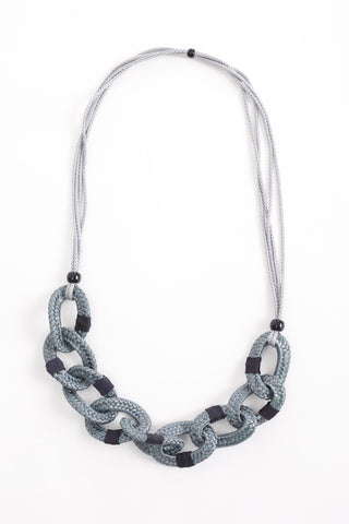 Naya Braid Small Loop Necklace