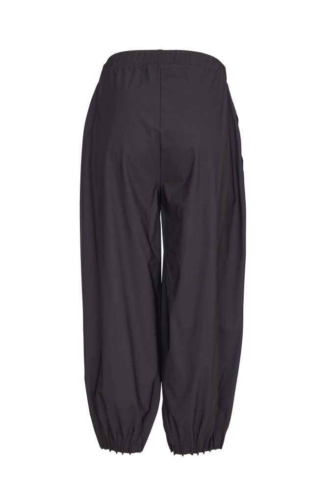 Naya Trousers With Pin Tuck Hem-Black