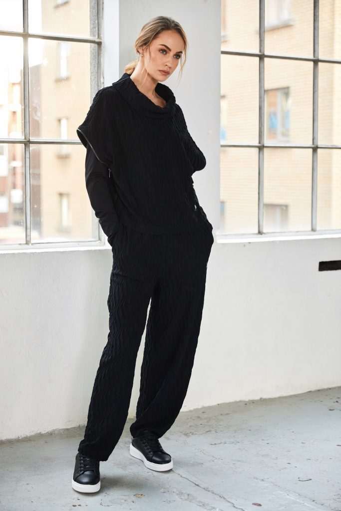 Naya Embossed Knit Soft Pull Up Trouser