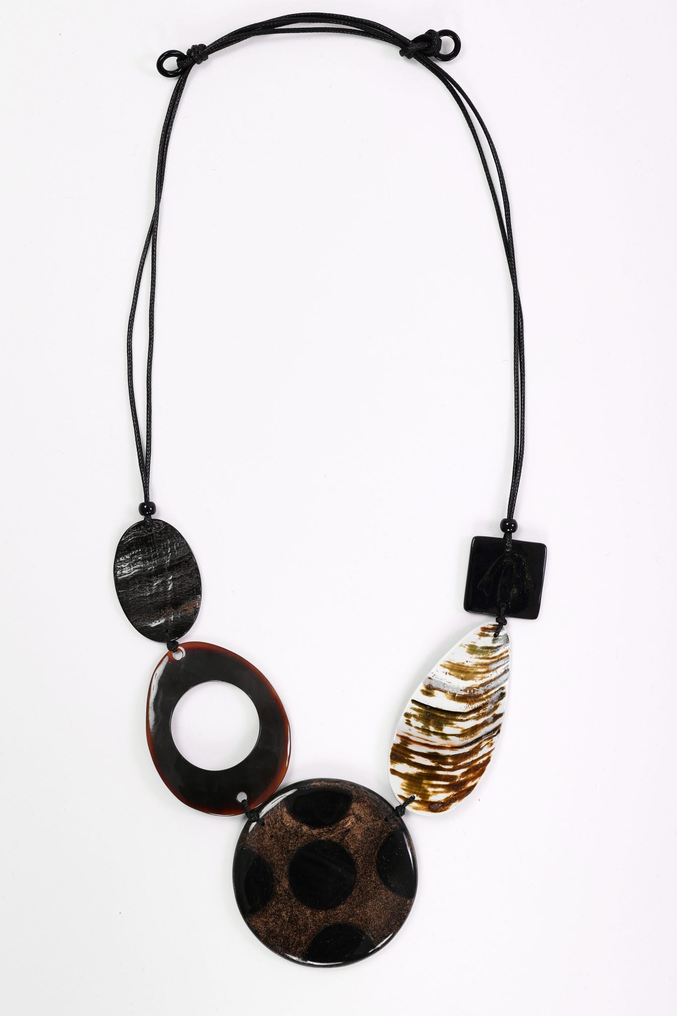 Naya Spot Stone Necklace With Etched Stone