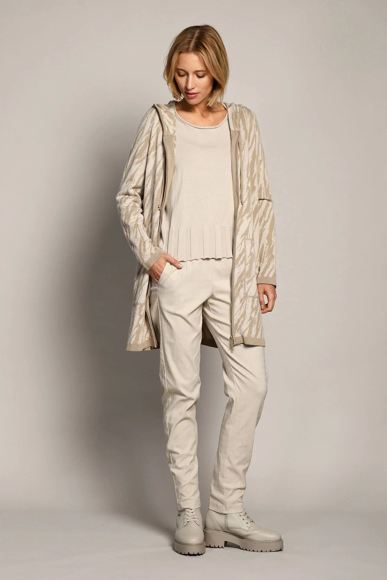 Amber & Moon Frill Pullover Pebble