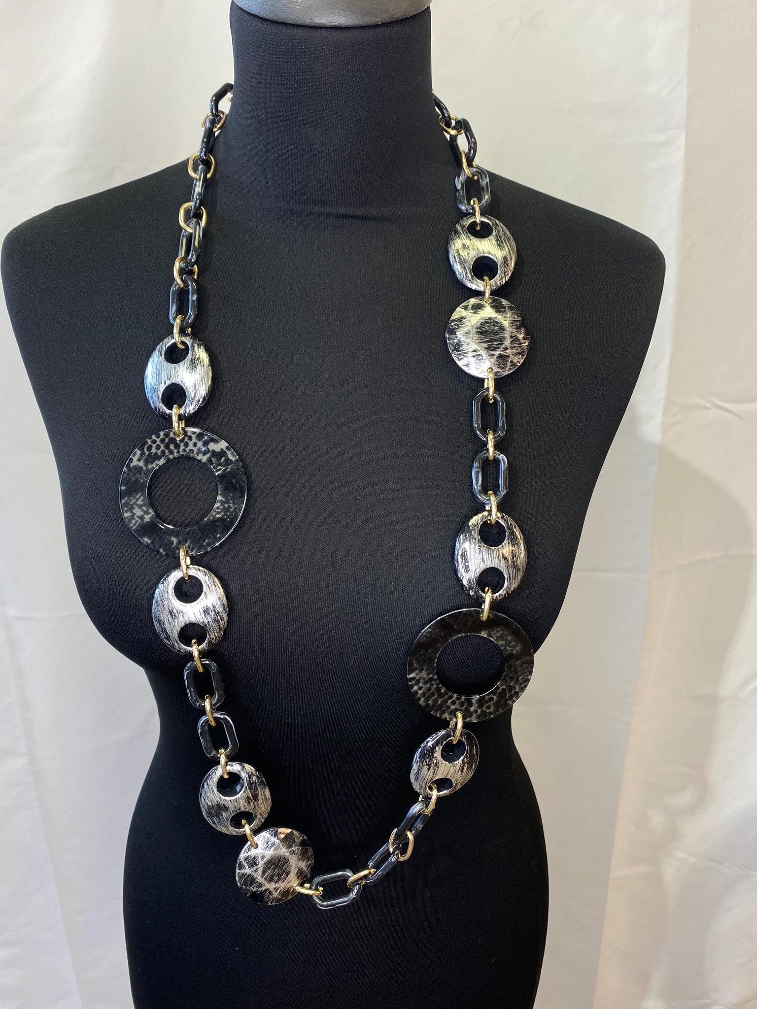 Pewter Animal Print Link Necklace