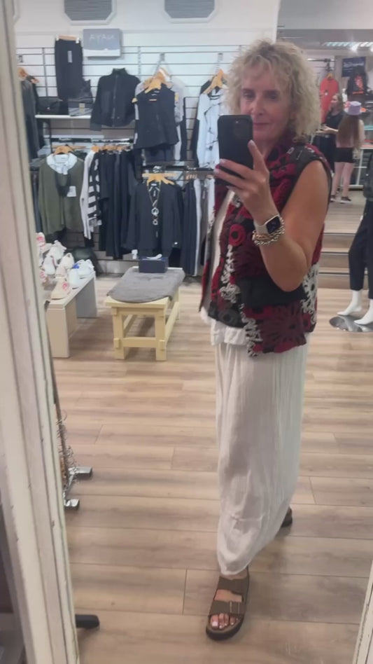 Luukaa Eira Knited Sleeveless Jacket Scarlet