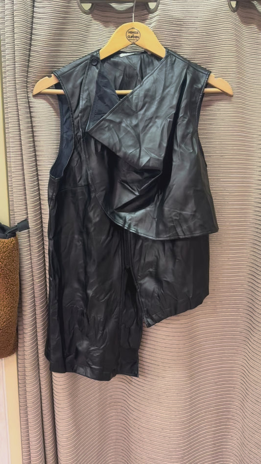 Elsewhere Topstitched Waistcoat