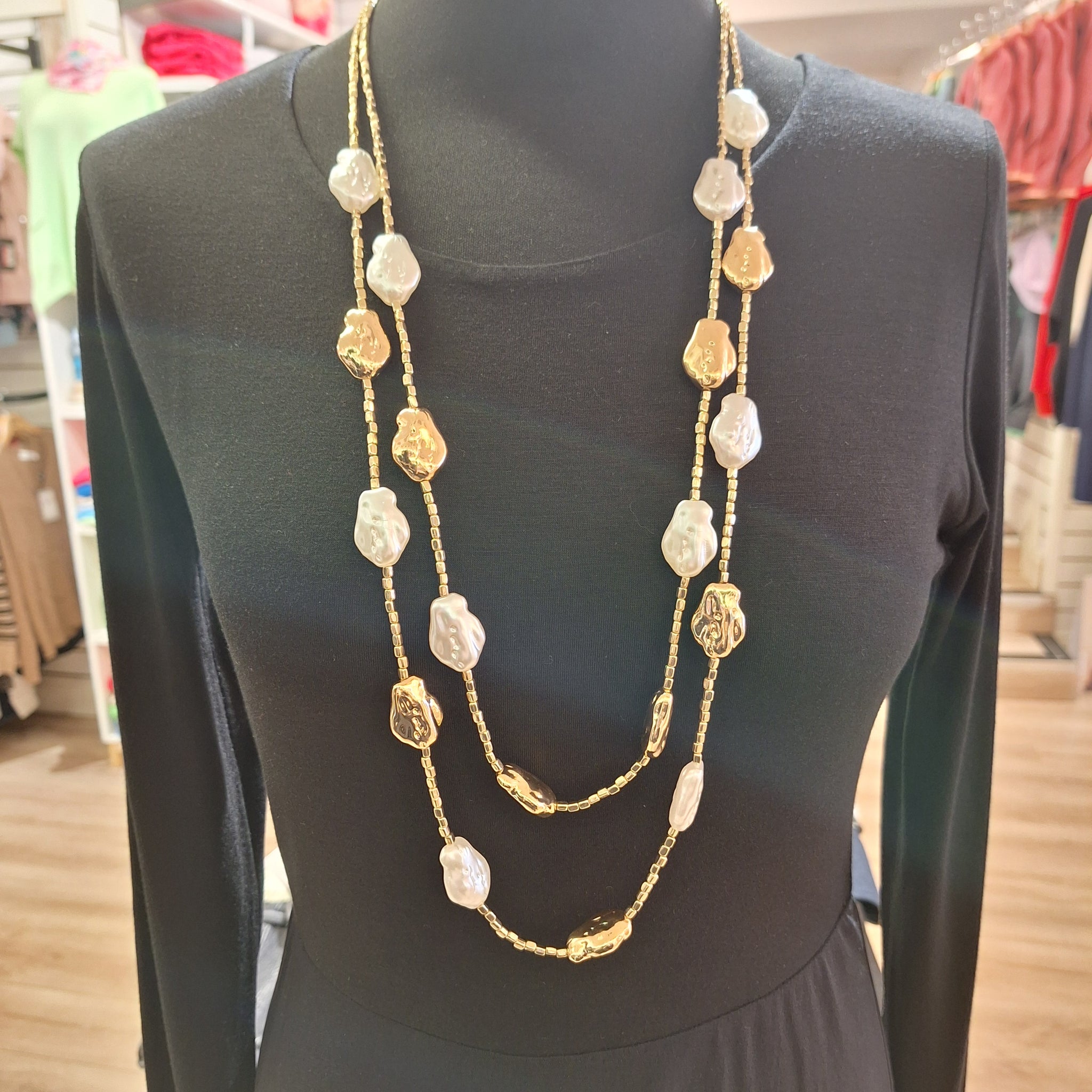 Gold/Pearl Shape Necklace