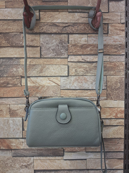 Leather holdall bag
