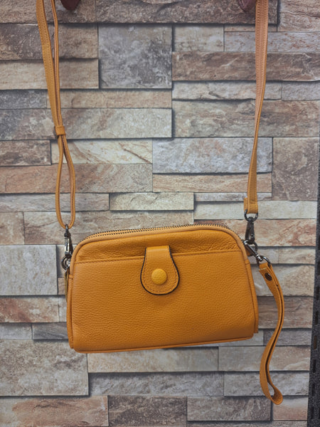 Leather holdall bag