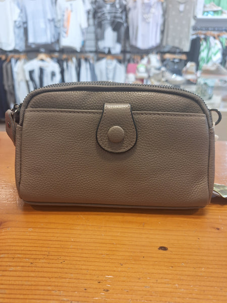 Leather holdall bag