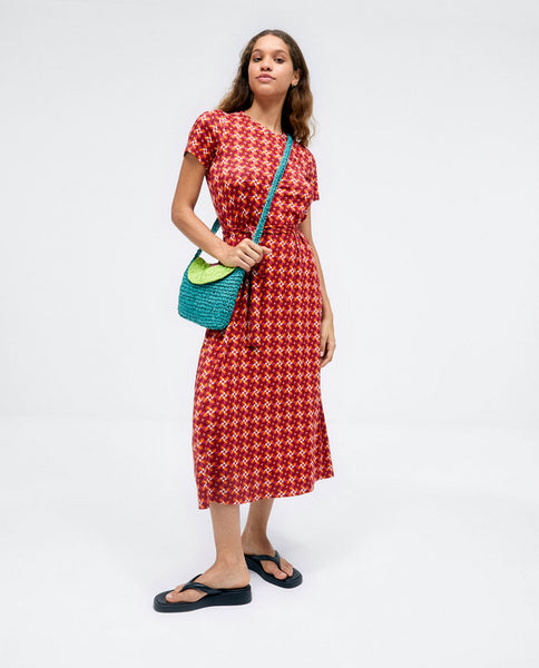 Surkana Long, Wide Dress With Short Sleeves- Red
