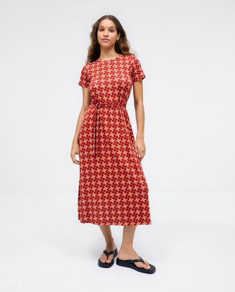 Surkana Long, Wide Dress With Short Sleeves- Red