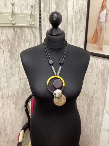 Wooden Circle with Shell Necklace